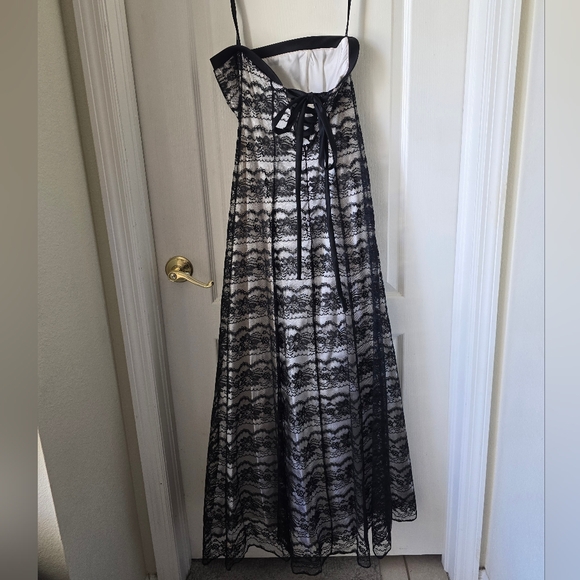 Elegant Black Lace Overlay Dress - Picture 2 of 4